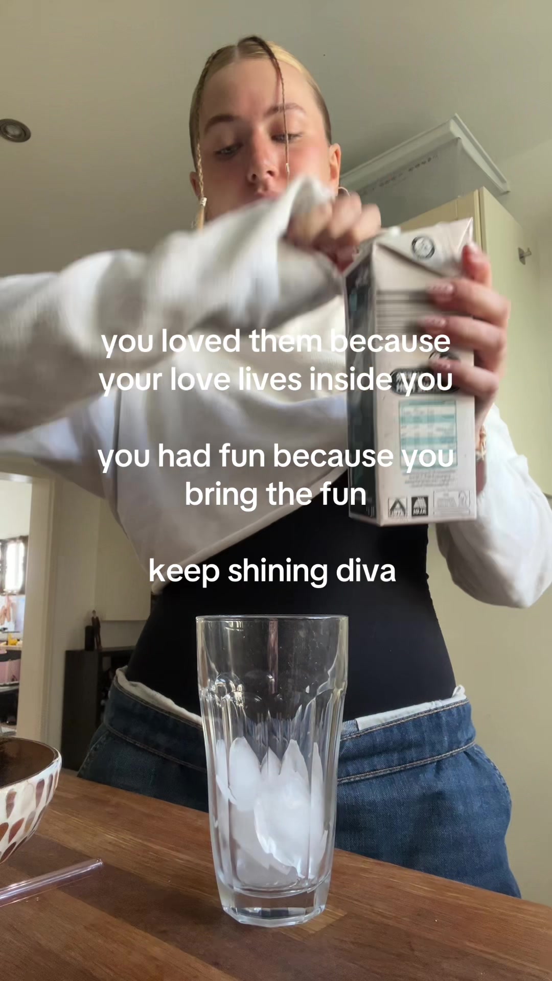 @zoeyjoline_