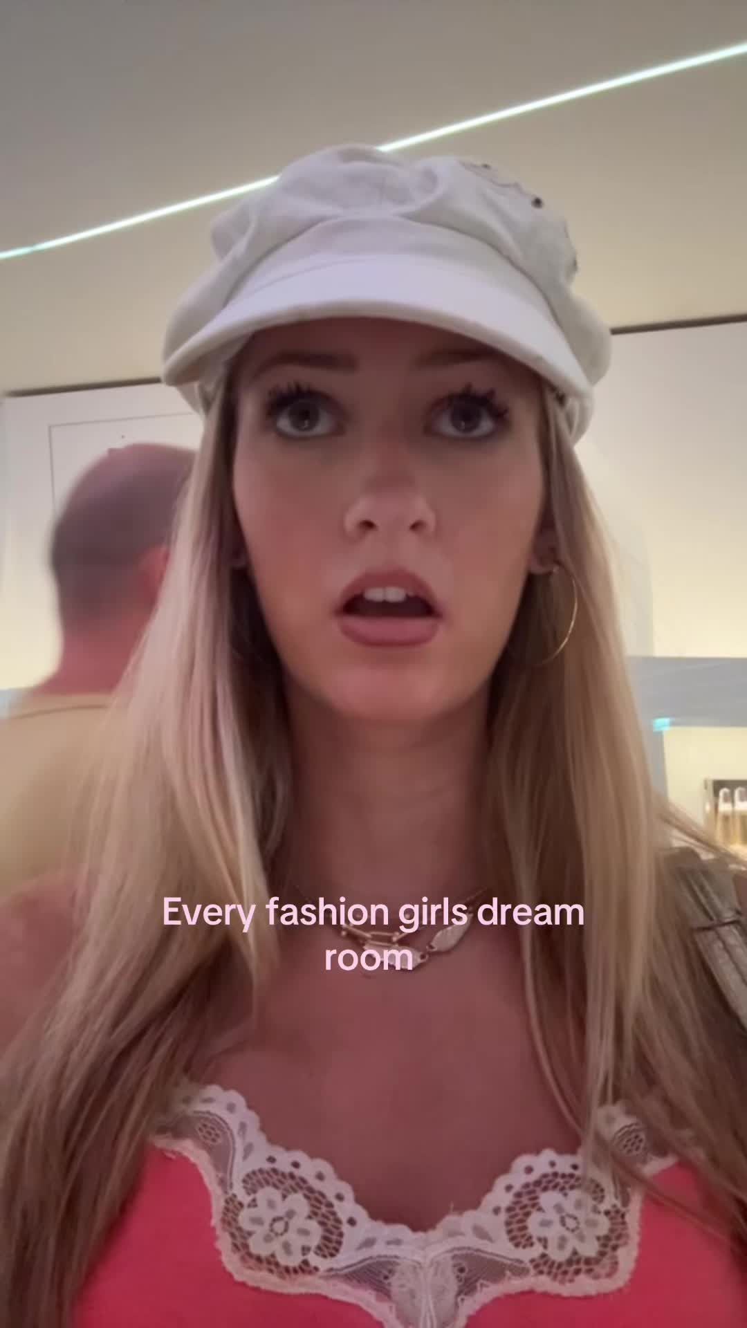 @sofiasfashionfile