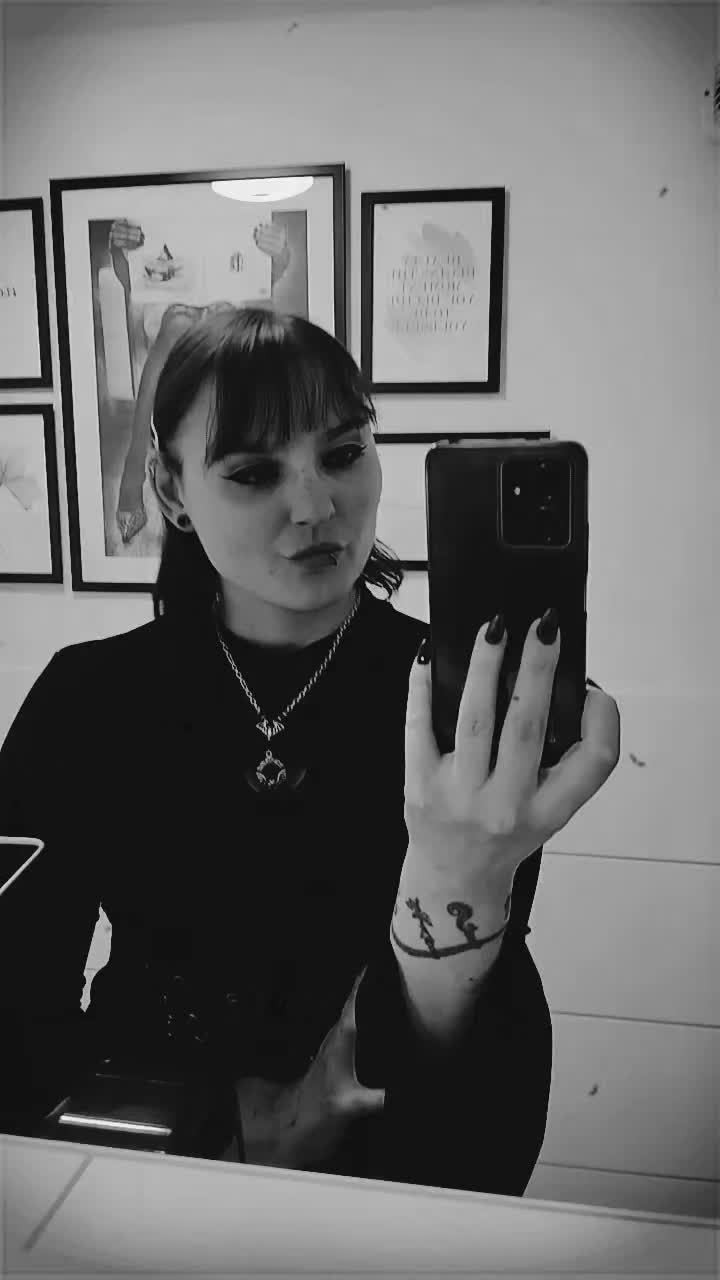 @GothMichi Team💚💜LariiVanHell