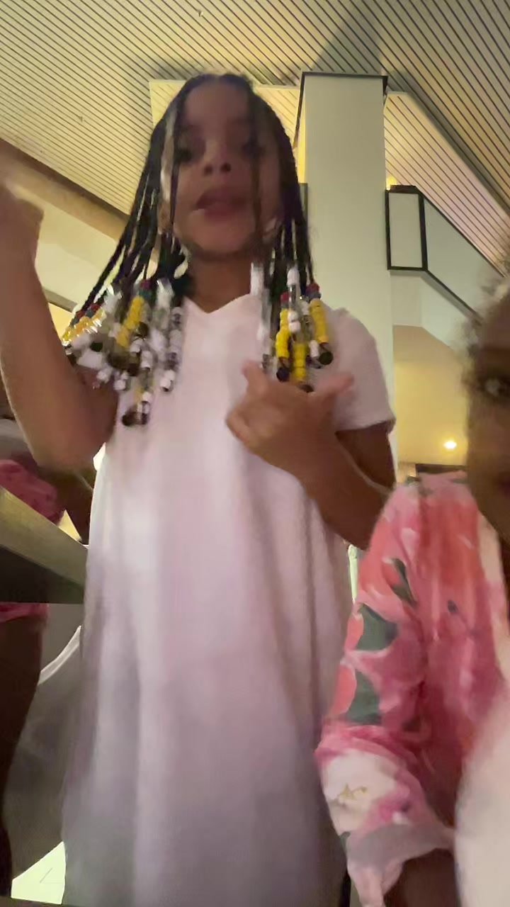 @TwinLadiB27