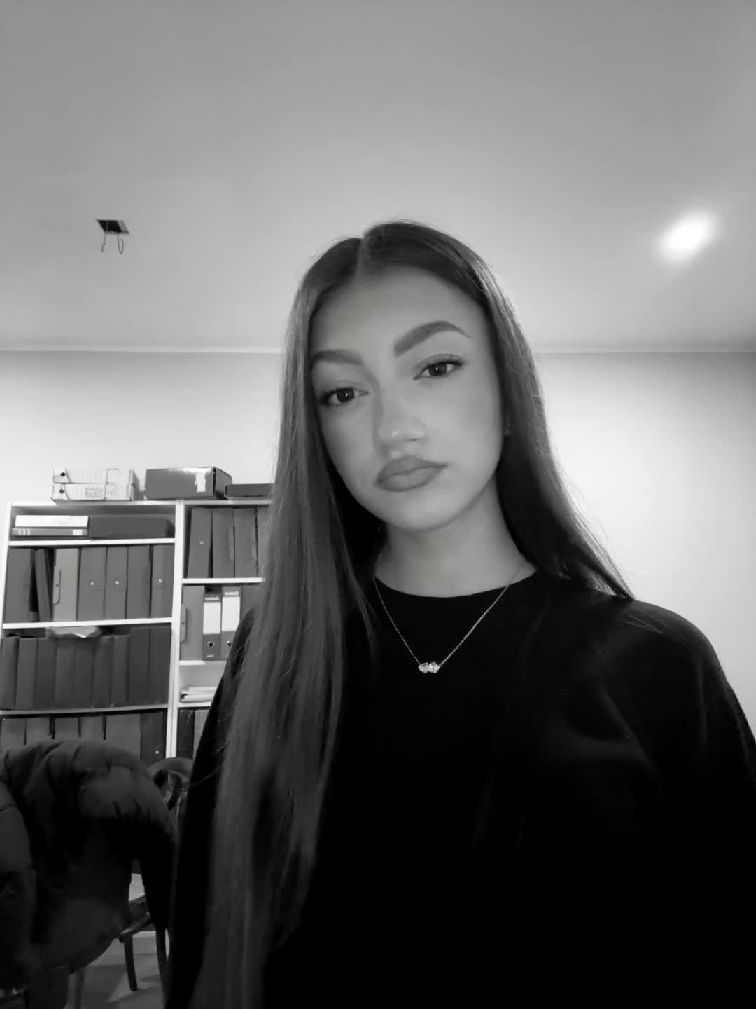 @𝒜𝒱