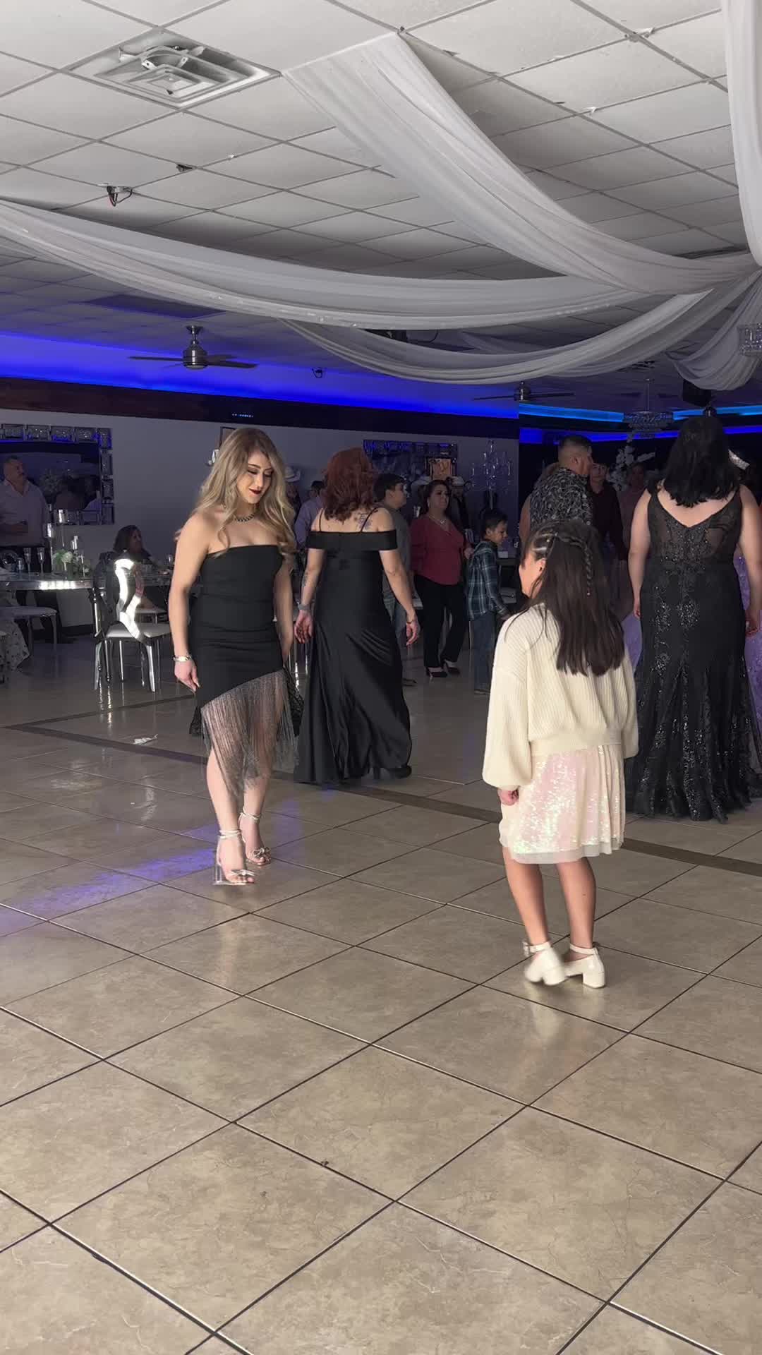 @Hillarylacalentana 👸