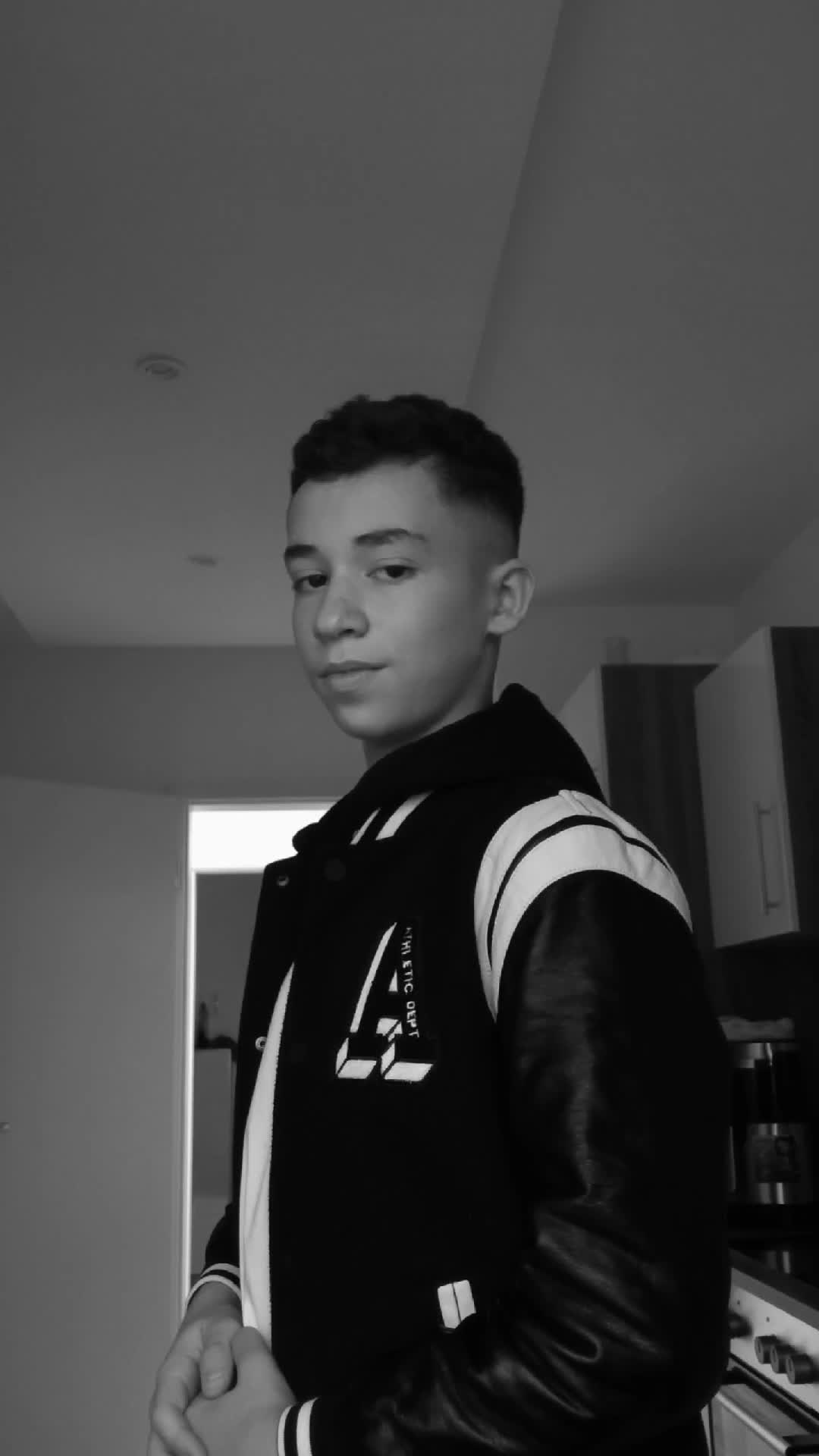 @👑𝕋𝕙𝕖𝕂𝕚𝕟𝕘👑