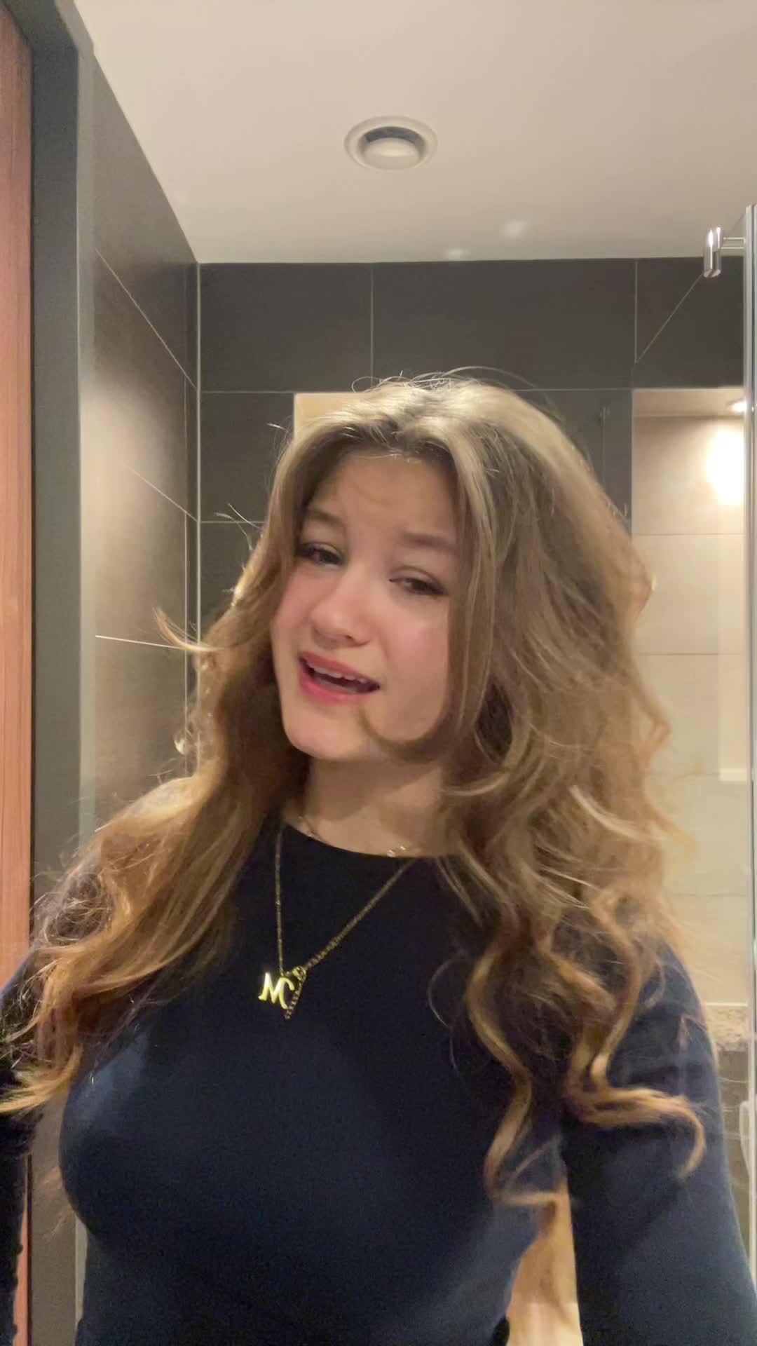 @𝐽𝑢𝑙𝑖𝑎