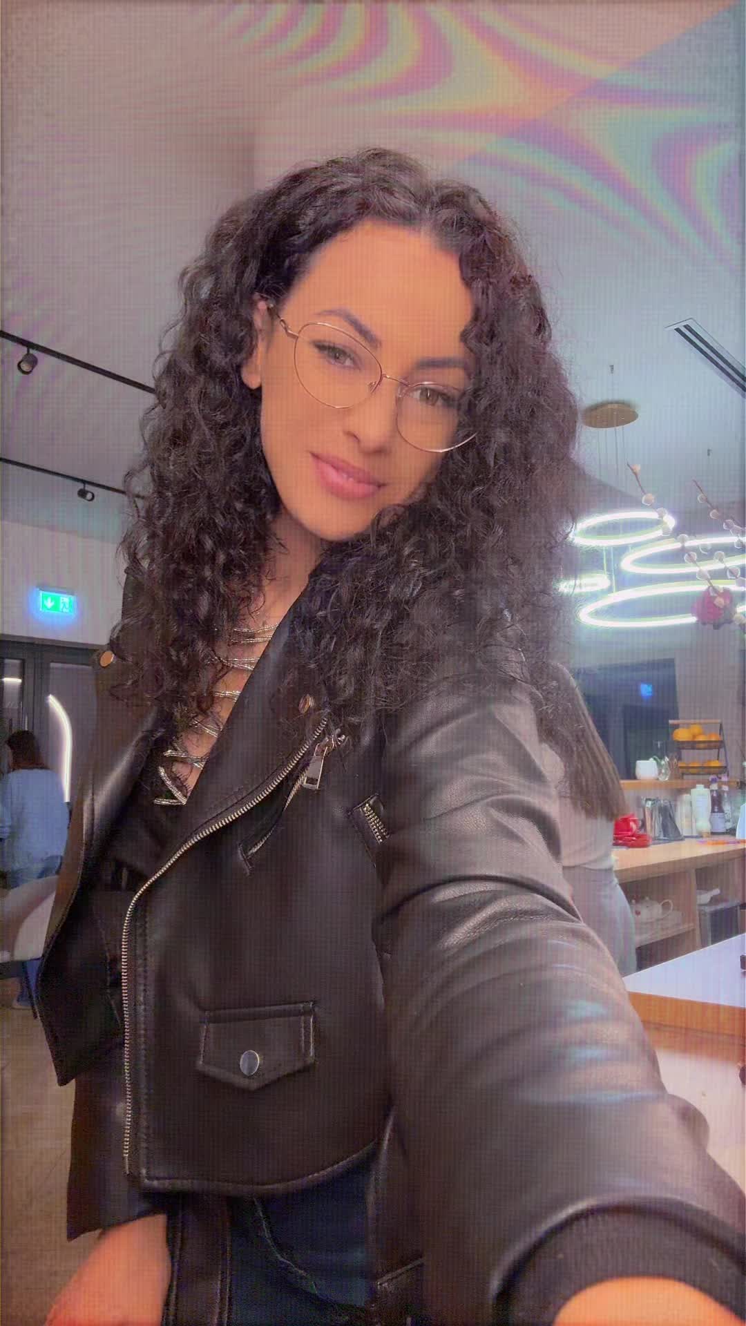 @Creațaa💙👩🏽🦱