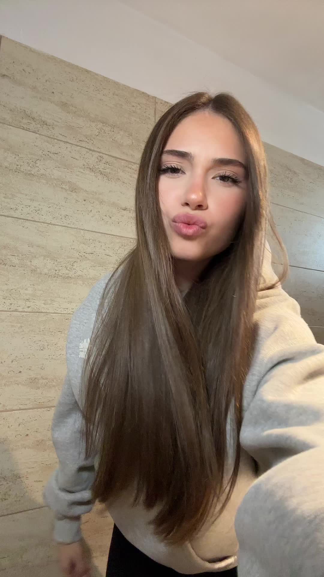 @𝐄𝐋𝐈𝐒𝐀