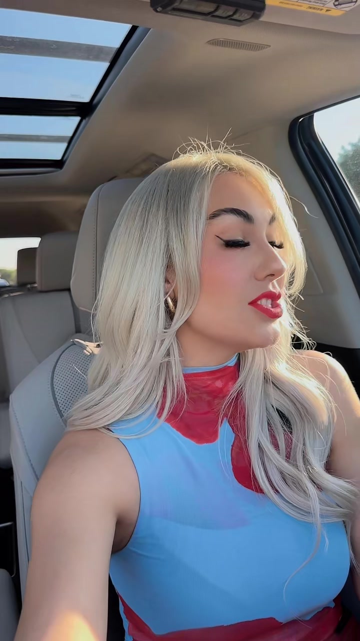 @Victoria_delaHoya