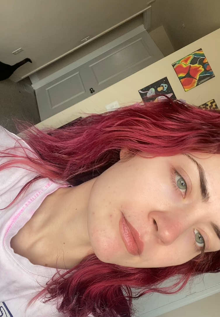 @iconicalivy