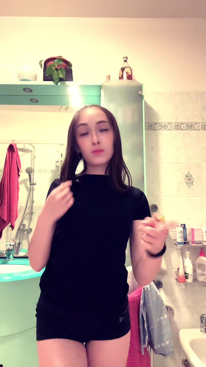 @👧🏻