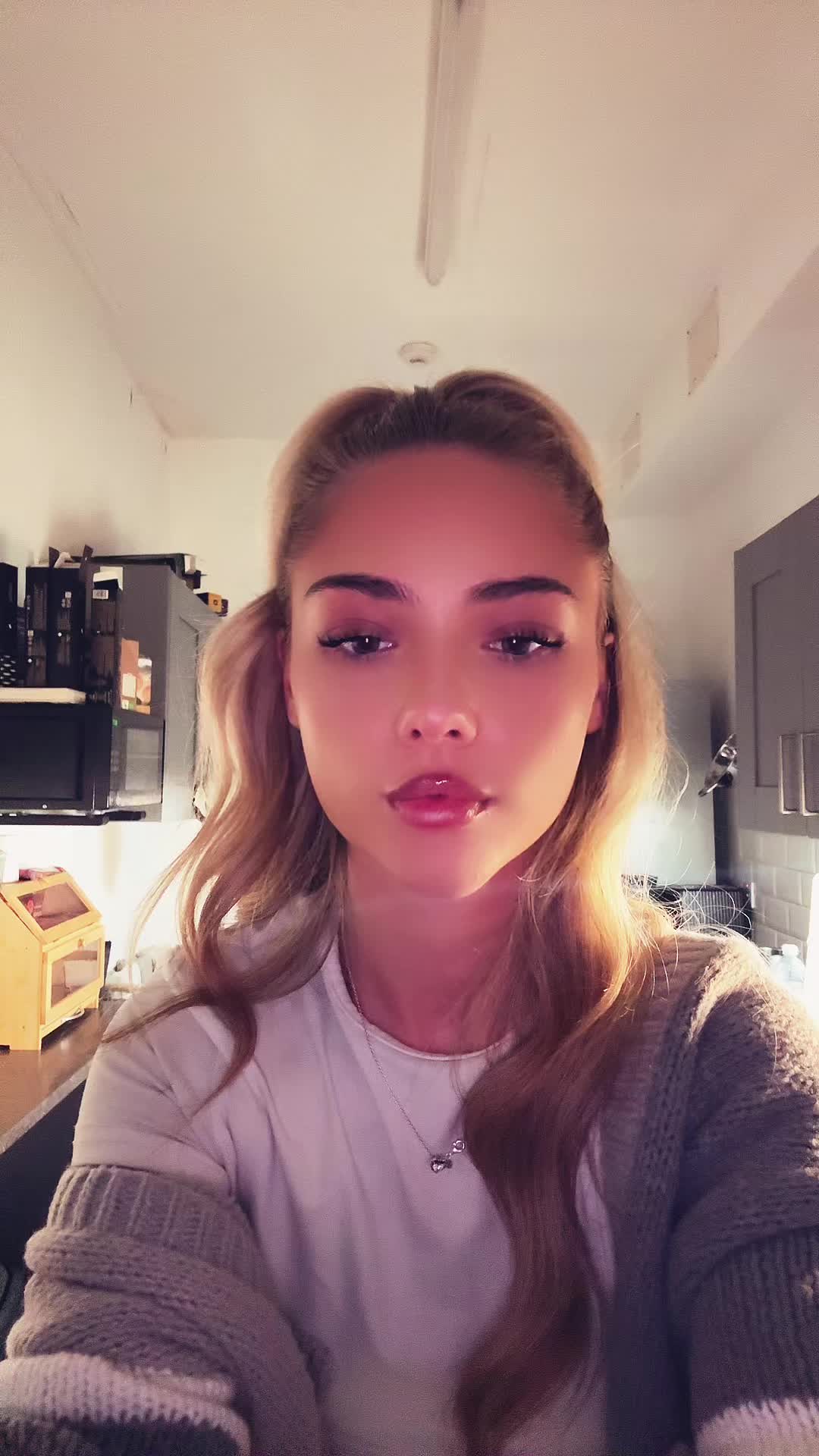 @⃟