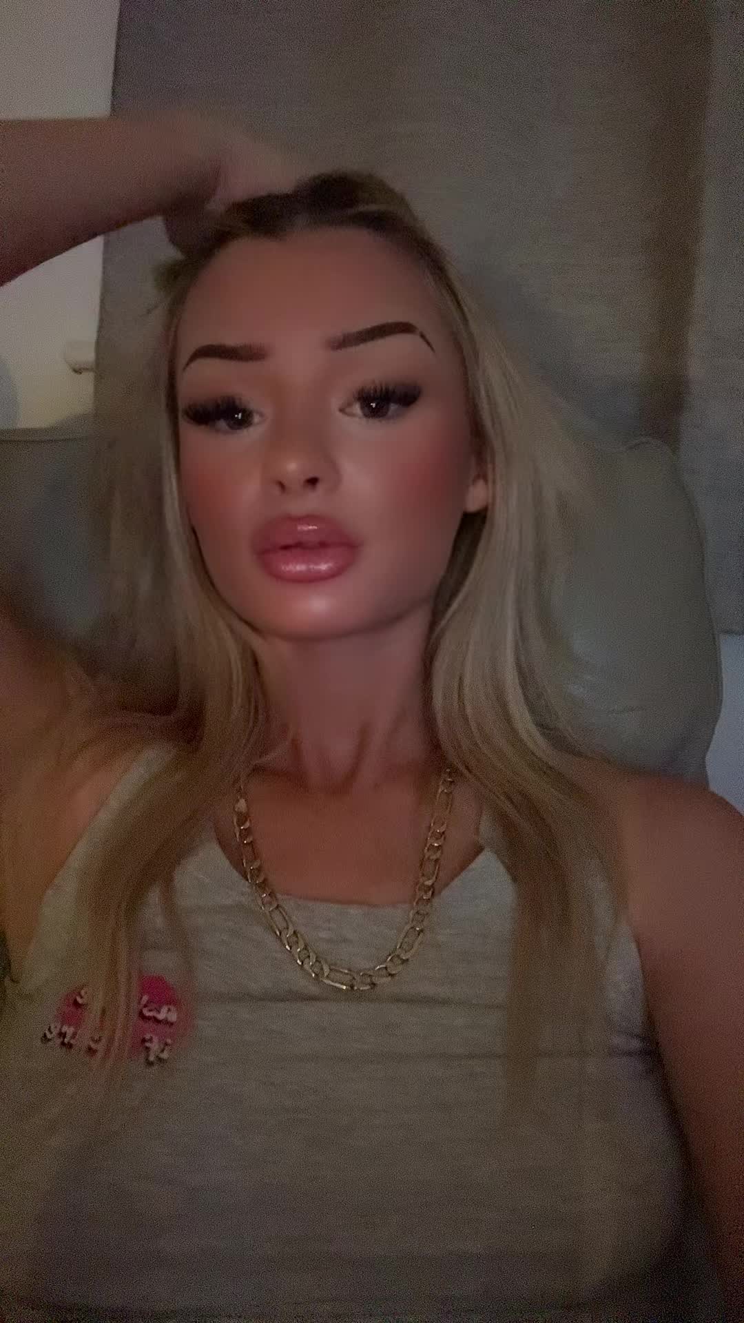 @Elliequigley