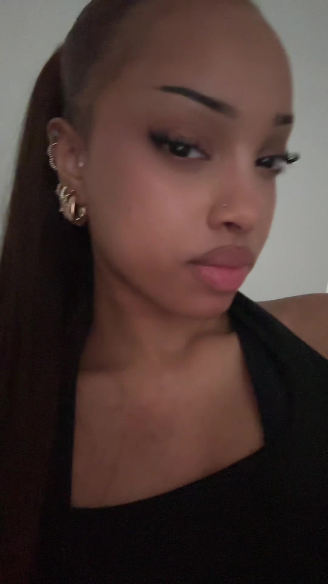 @A&iuml;cha.akss
