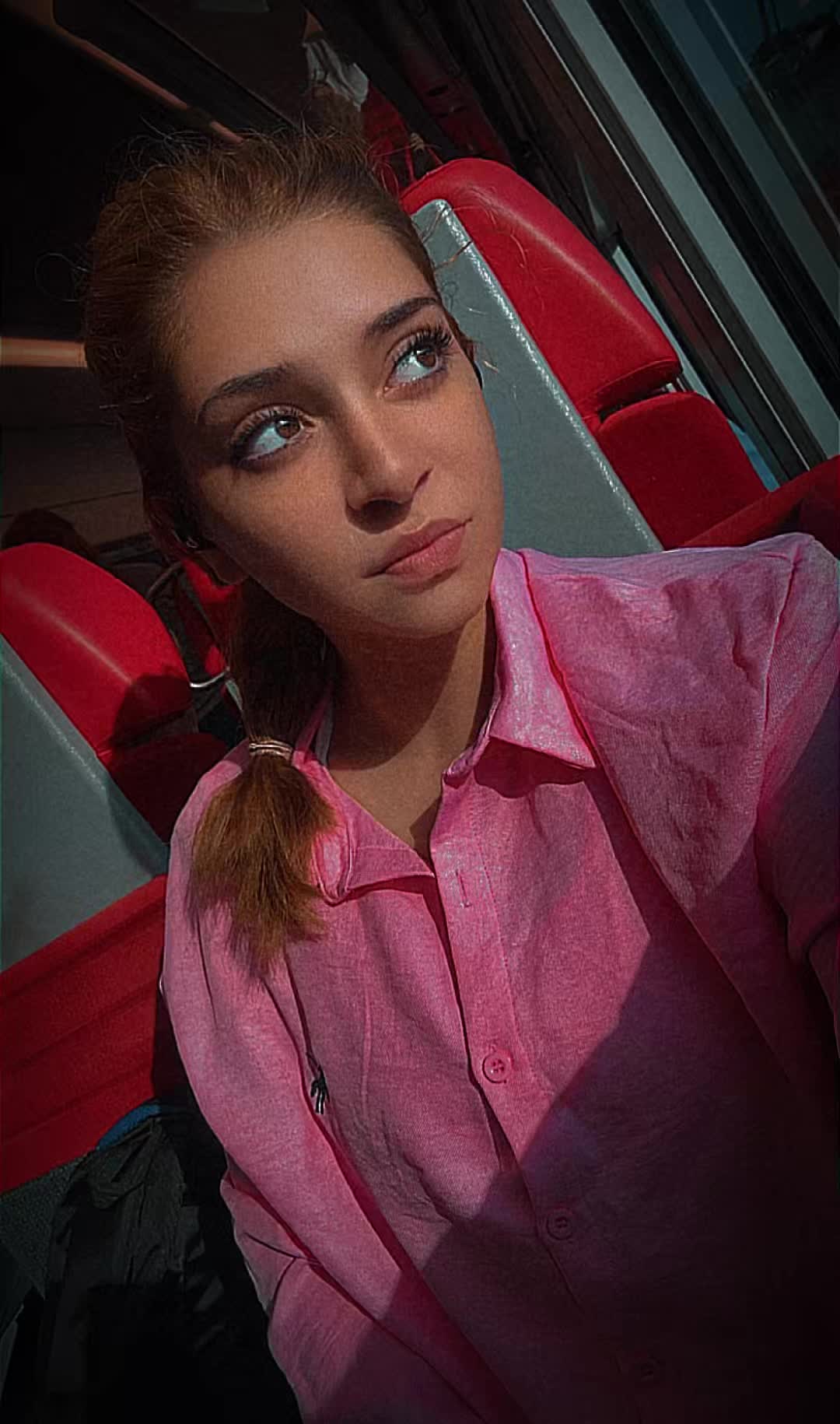 @d.elena_