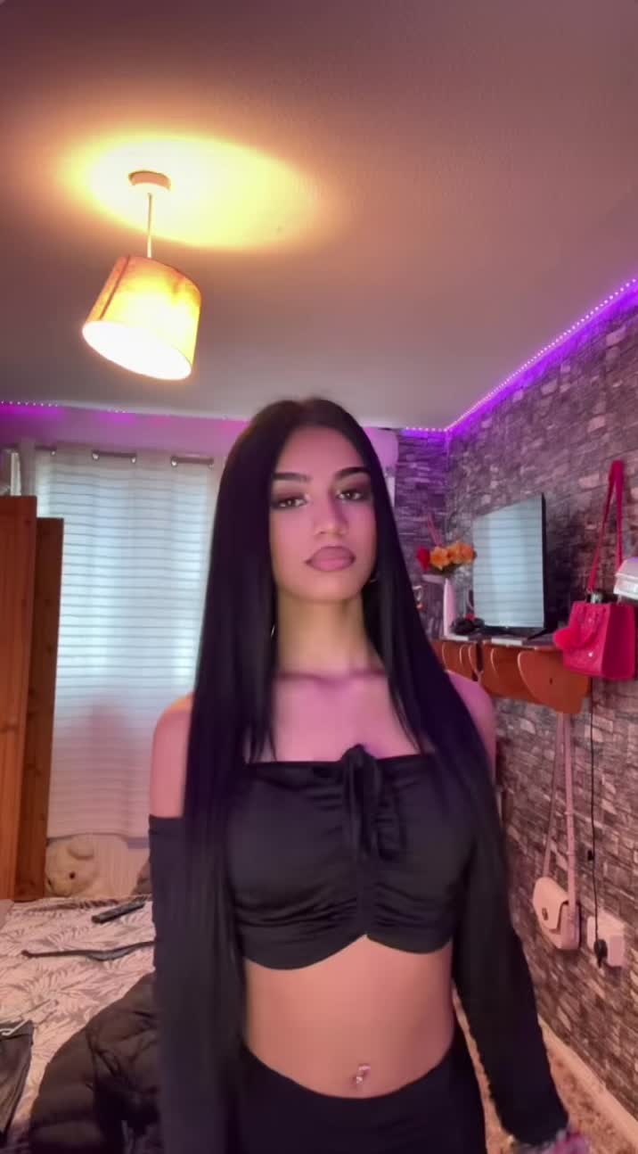 @𝓬𝓻𝓲𝓼𝓽𝓲𝓷𝓪🎀