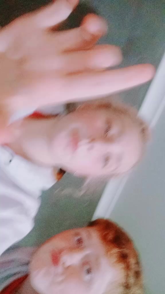 @HAYLEY IS MY BSF 💜