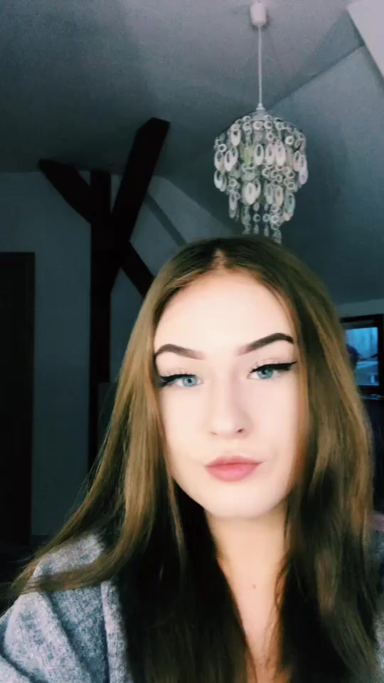 @Laura Jolie