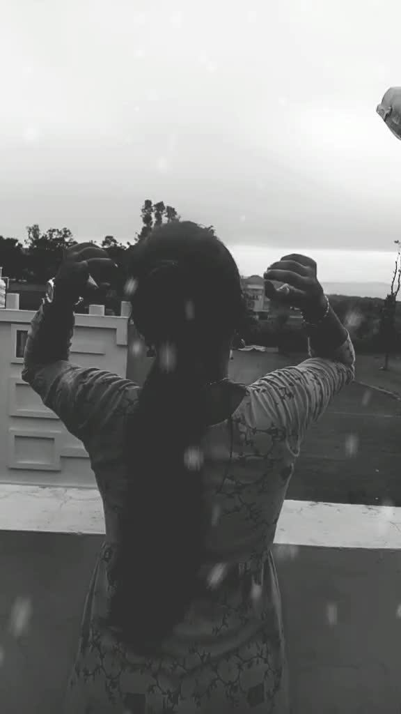 @R&otilde;wdy G&igrave;rl