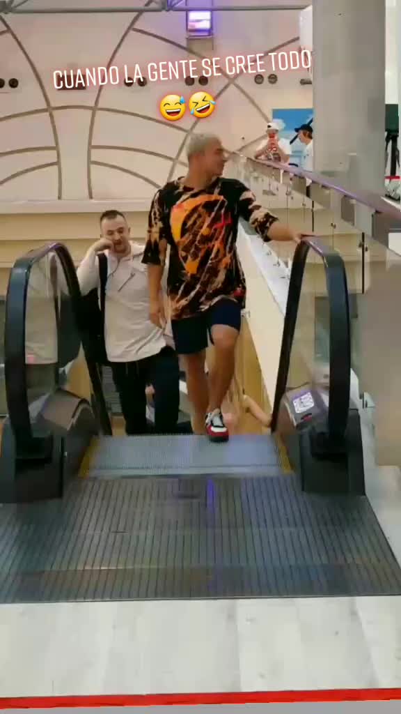 @Sátira
