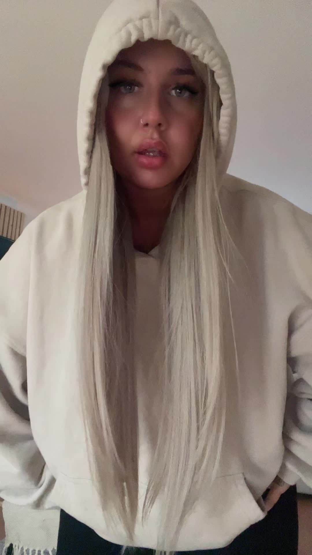 @onlyelliej