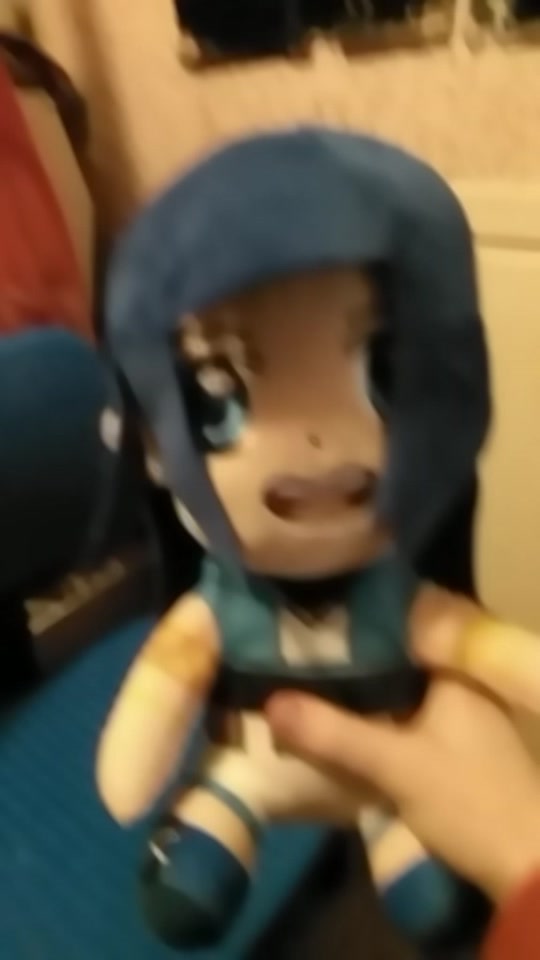 @Plushi_Eli