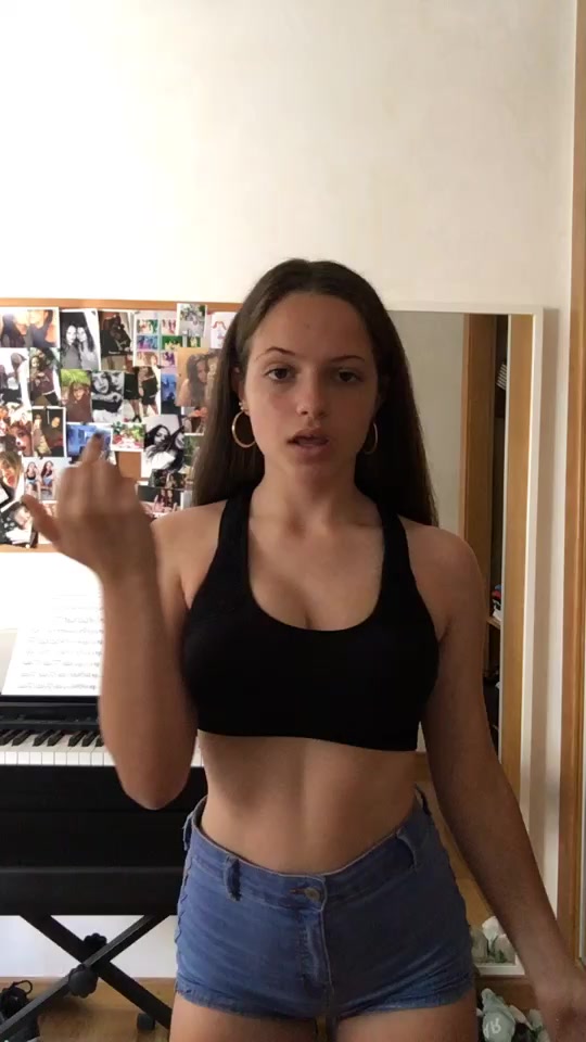 @luciaabelando