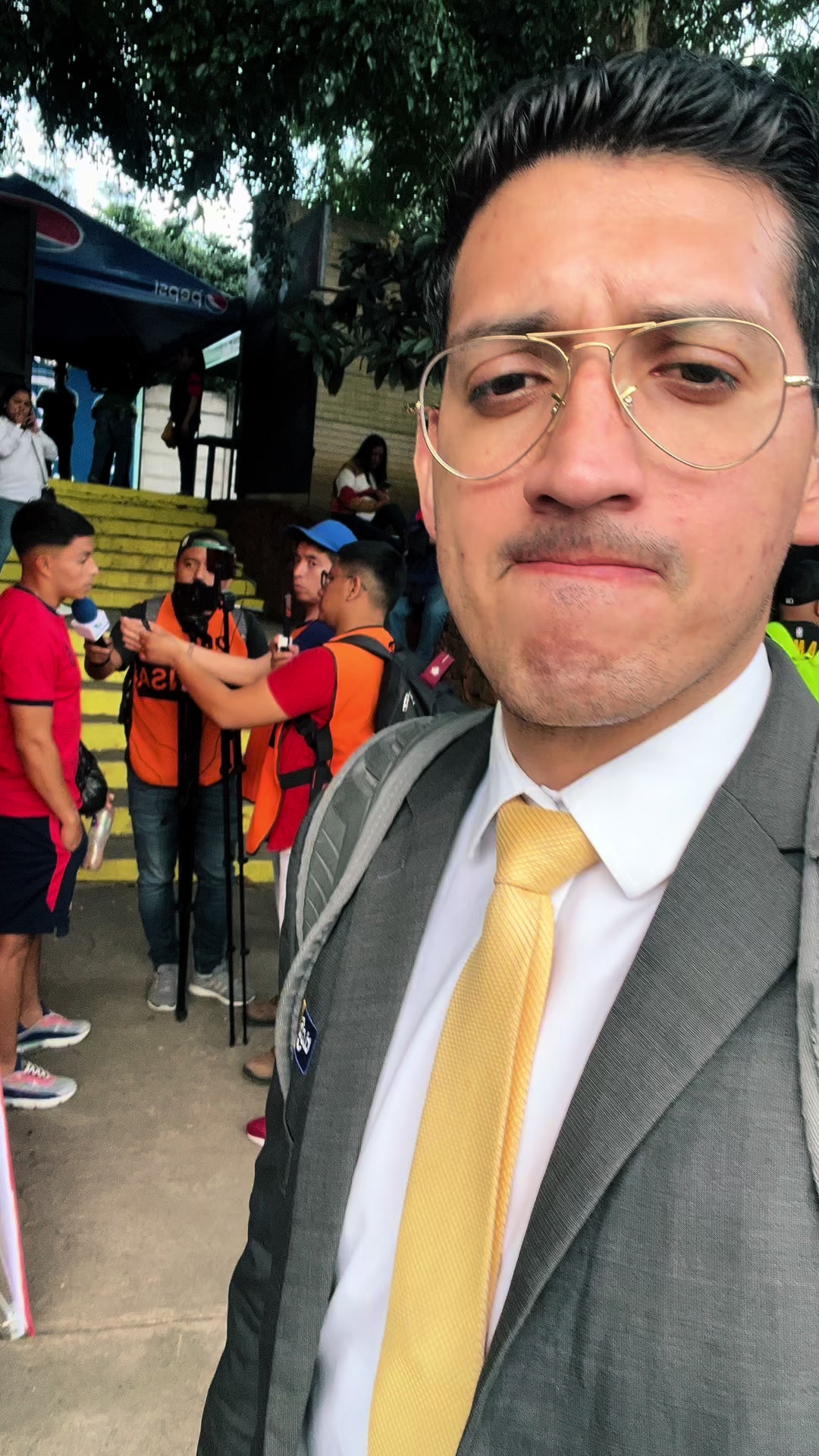 @Byron de León