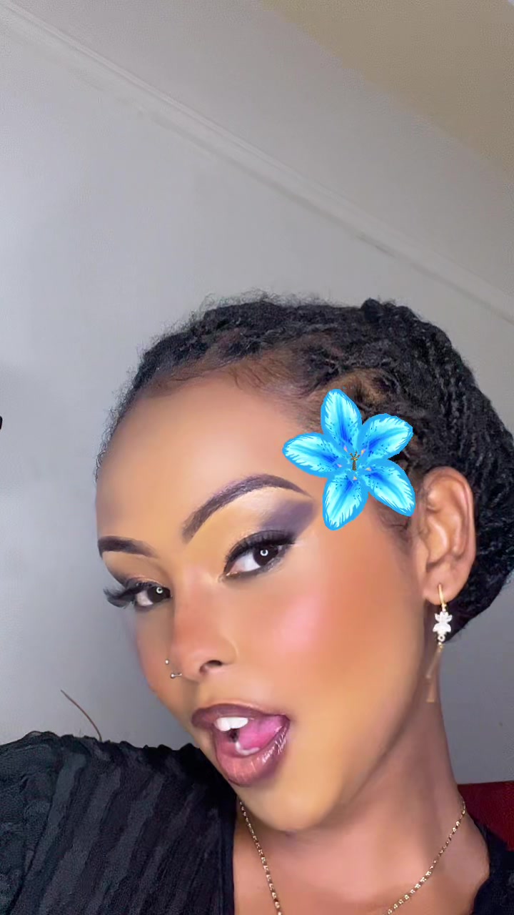 @Iamtonia
