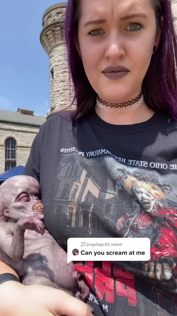 @6’7” Haunt Chick