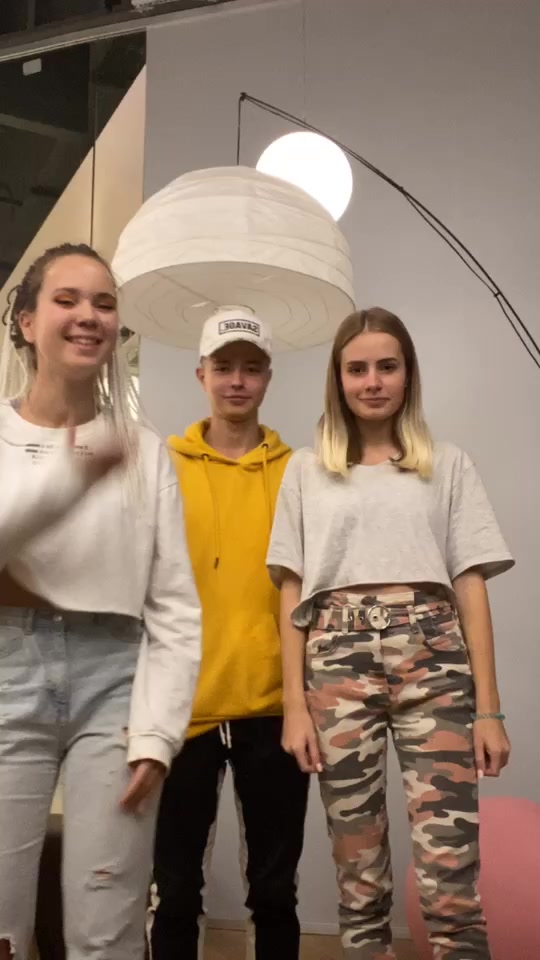 @Анжела😎✌️