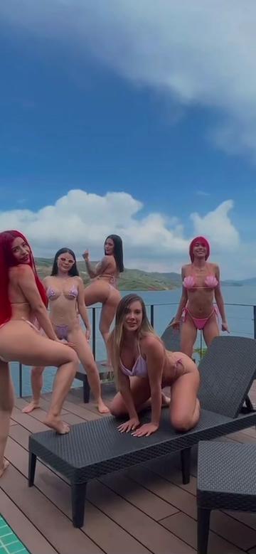 @Lily Rosse B