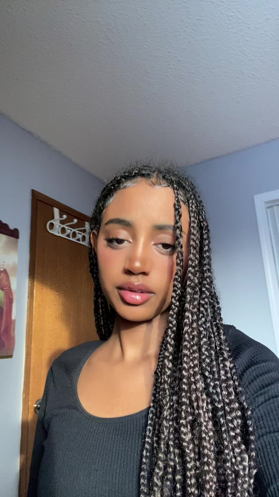 @….