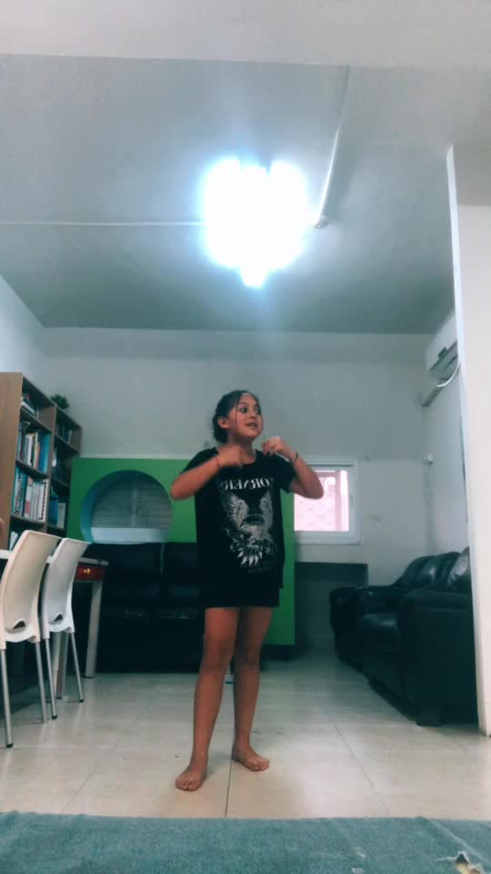 @tzivia