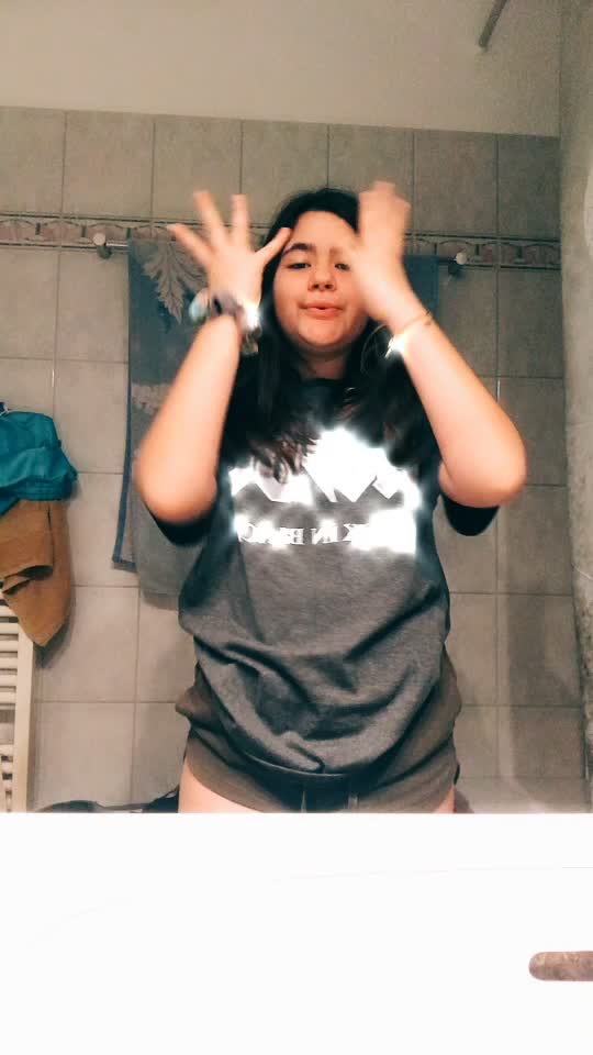 @Lara🤪
