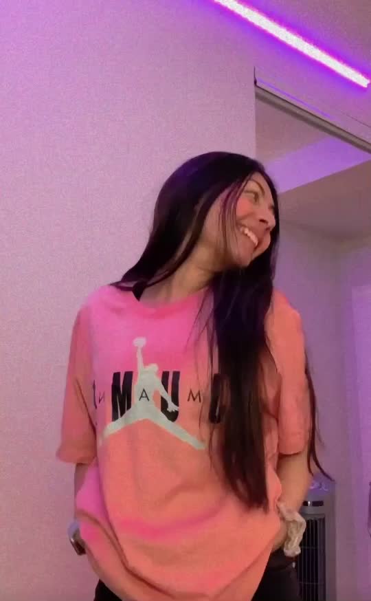 @KAVYAA🖤