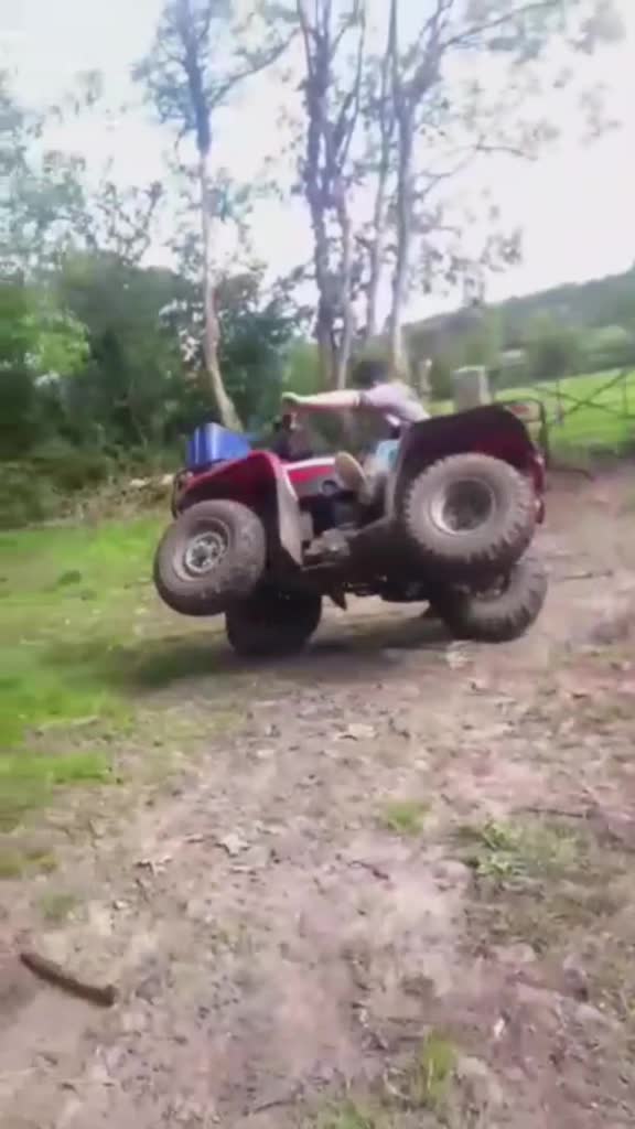 @flat out piking silage👌👍😂