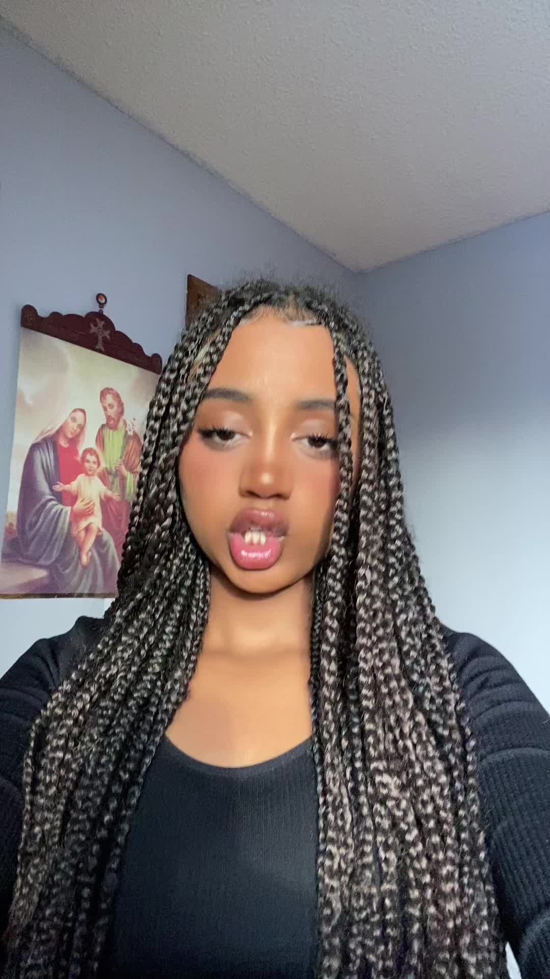 @….