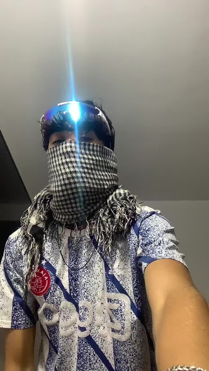 @Adamoox