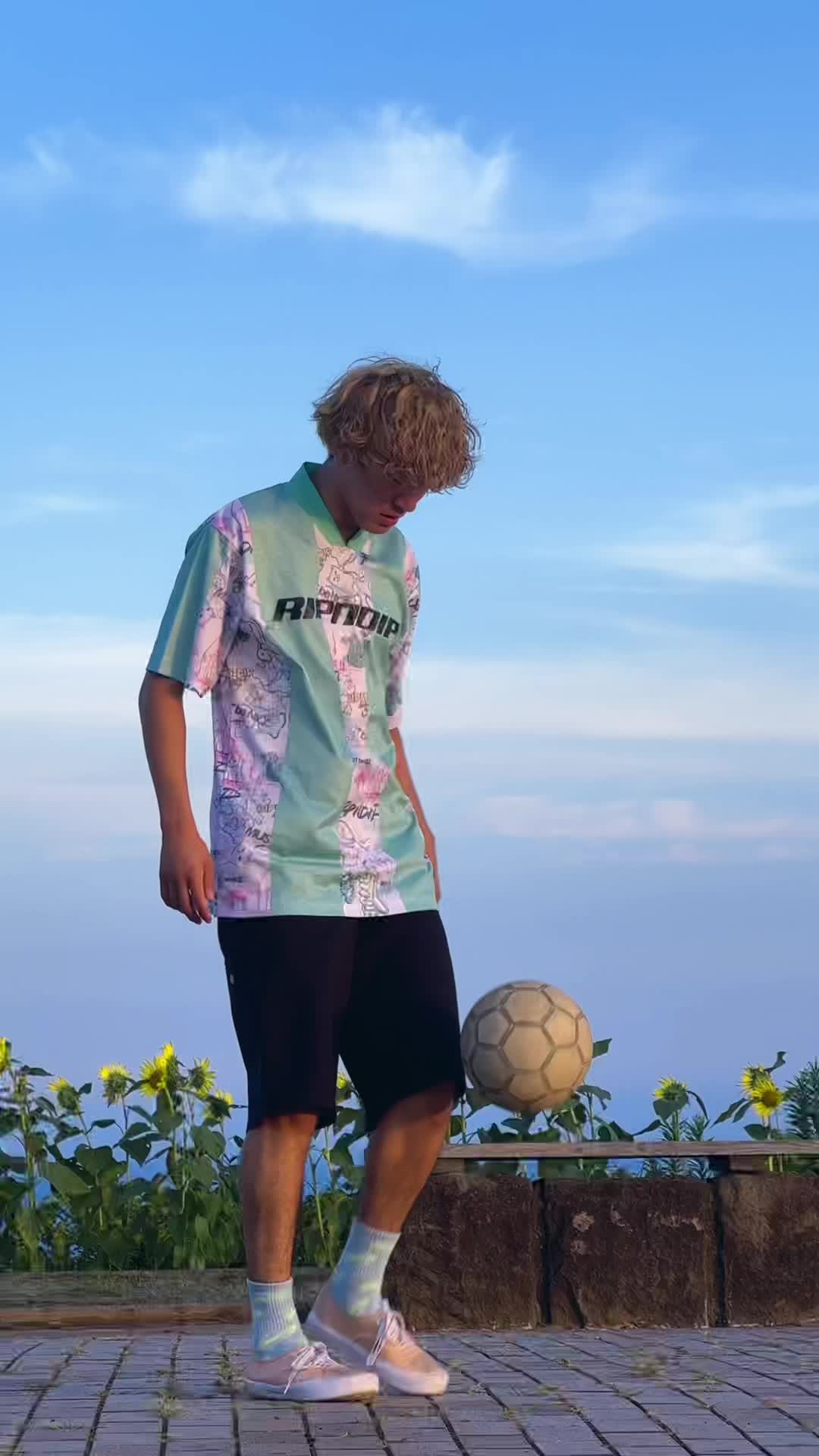 @るい