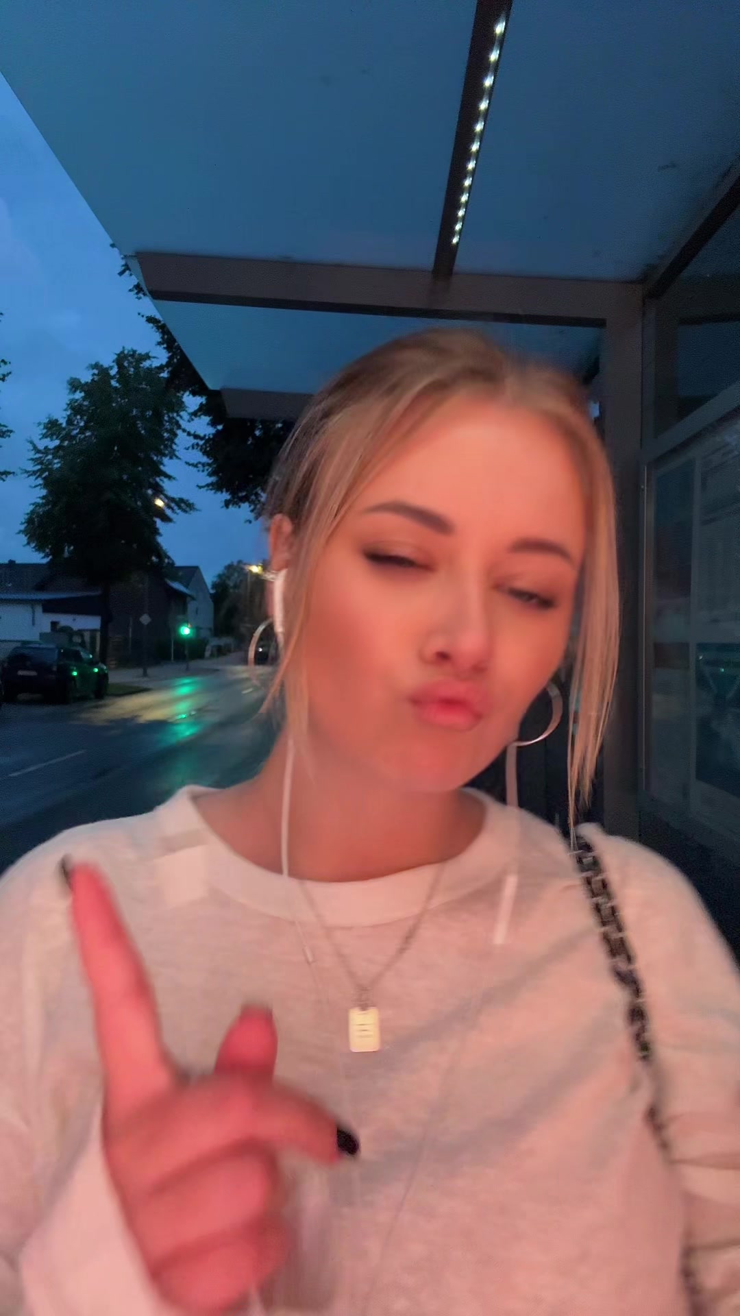 @𝑉𝑎𝑙𝑒𝑟𝑖𝑎 🐾