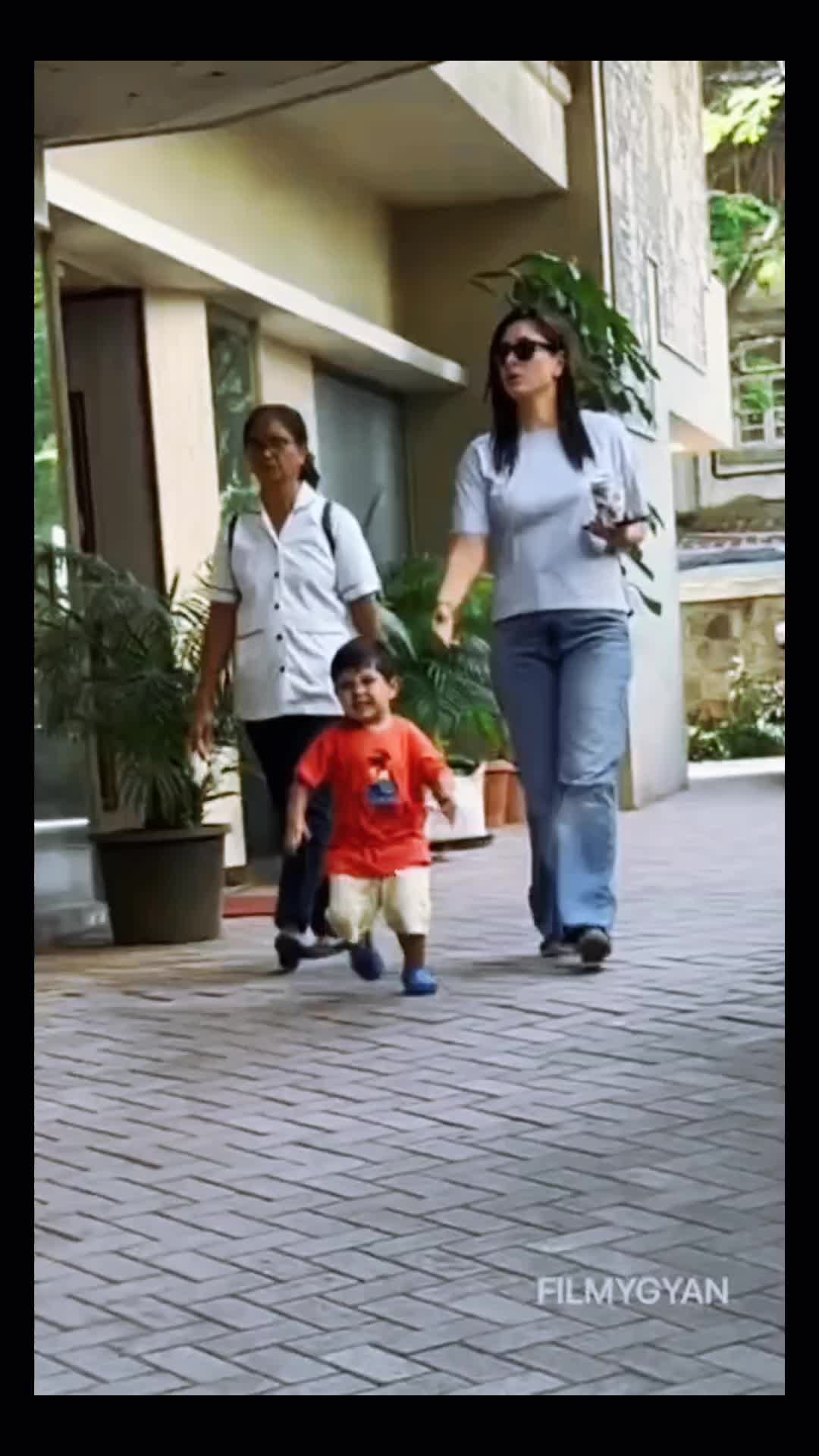 @KAREENA.KAPOOR