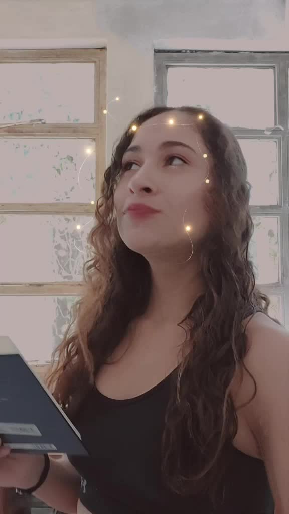 @Mariana España