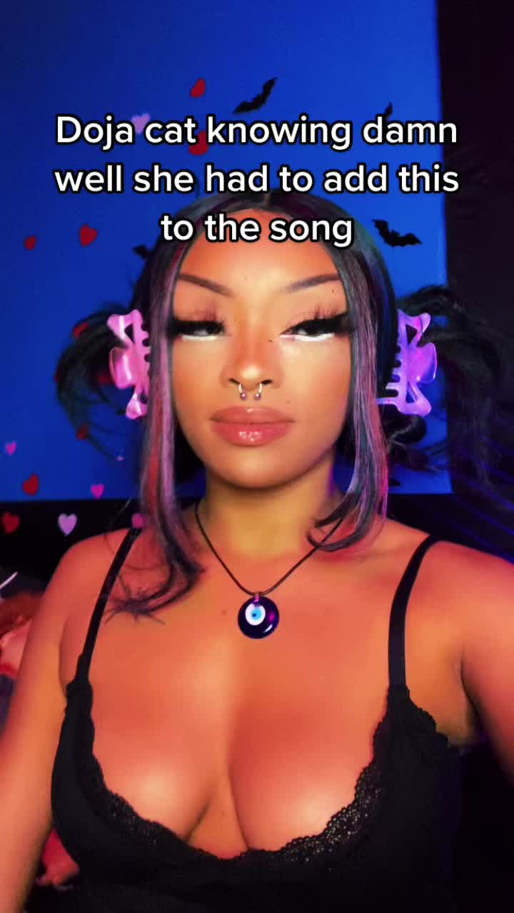 @THEDARKFEMININE
