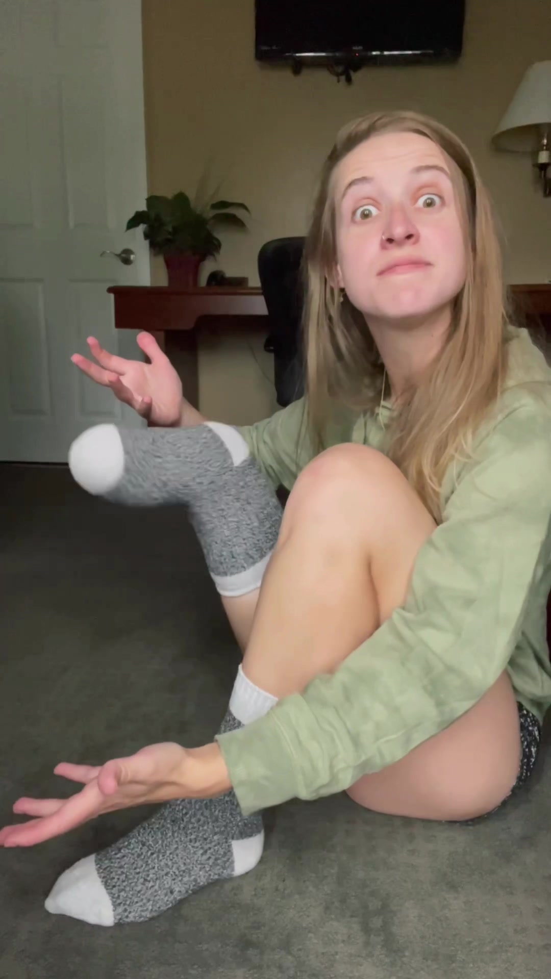 @FootlessJo