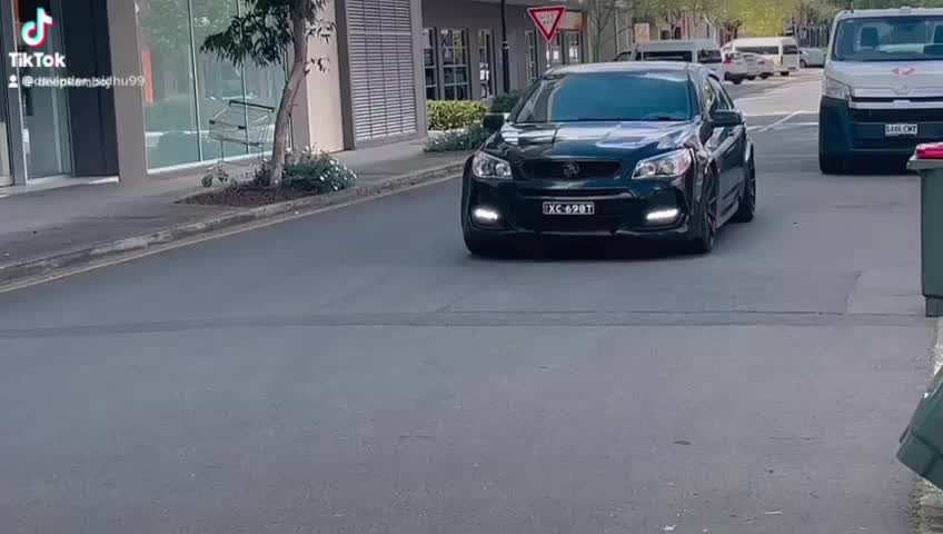 @D&euml;&euml;p Kamboj