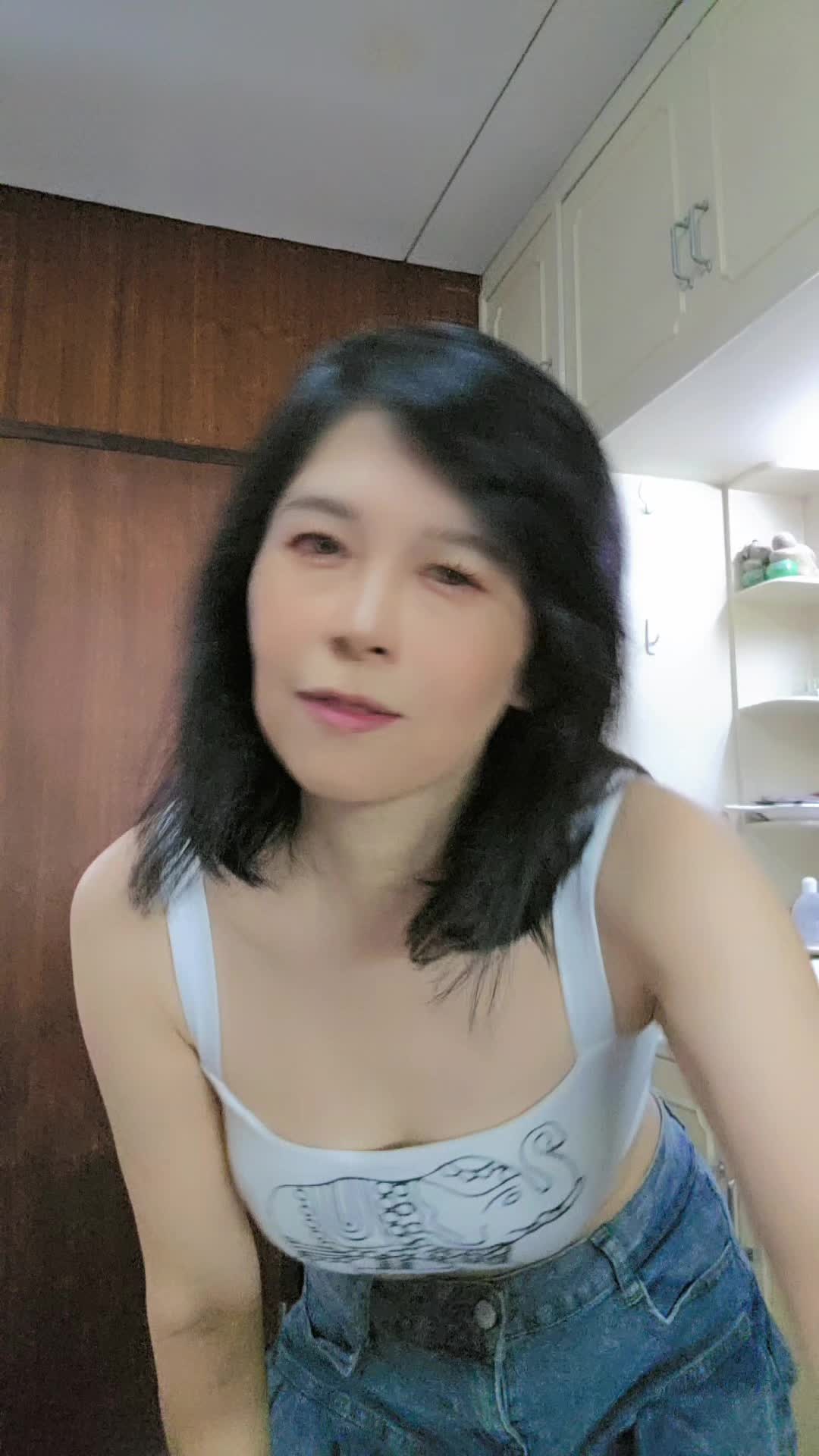 @petuniabluebravo
