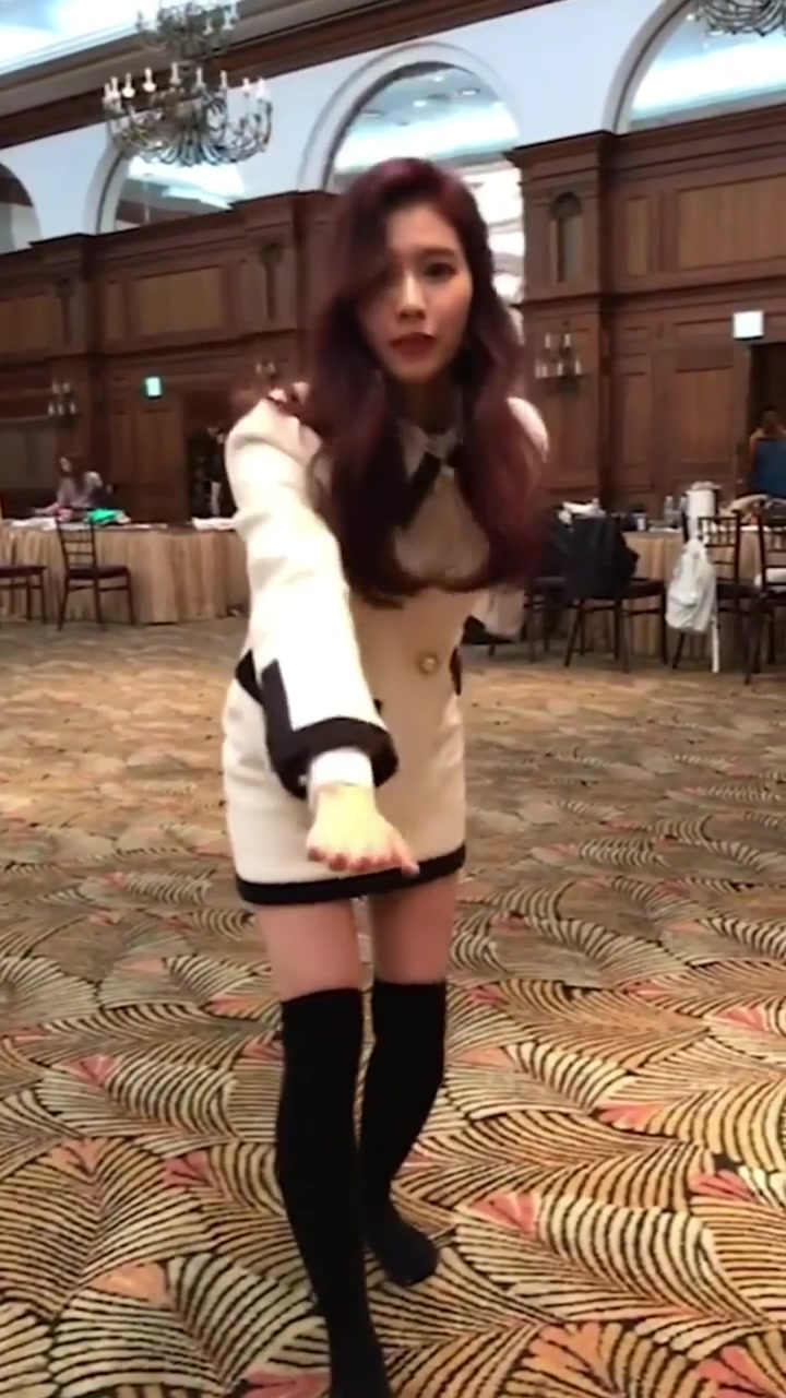 @か
