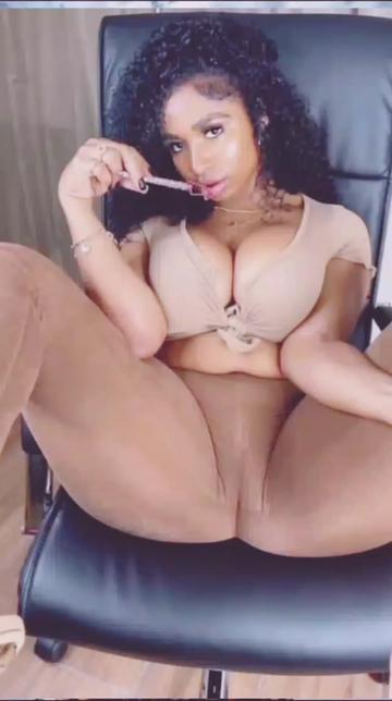 @Curvy_ Girls