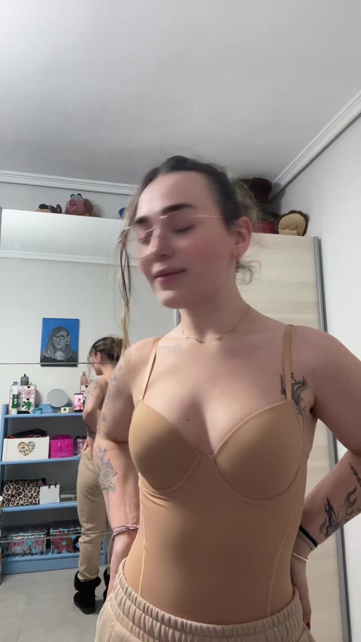 @Famousera