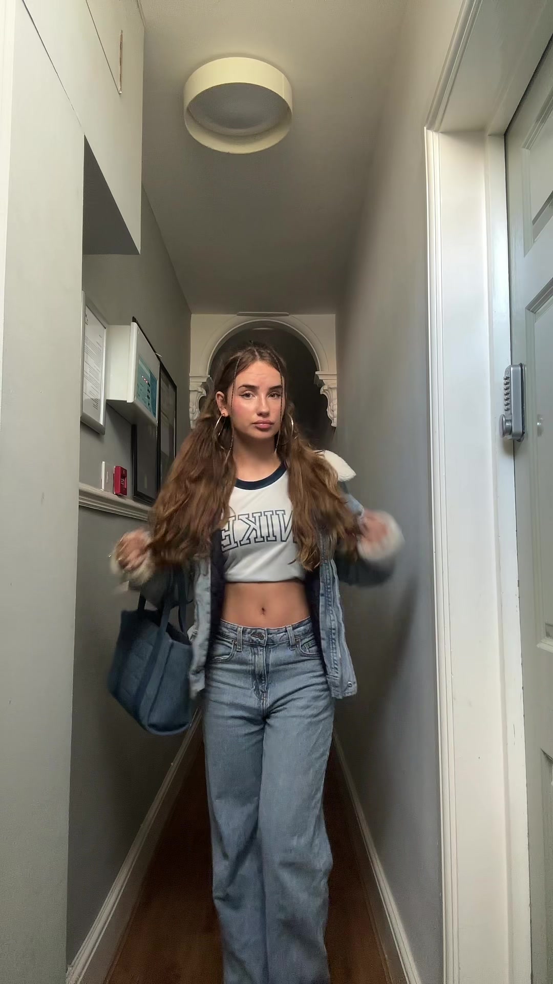 @Ava