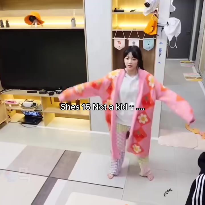 @🐝